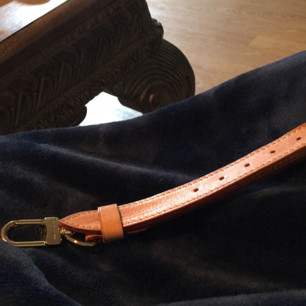 Louis Vuitton leather shoulder strap